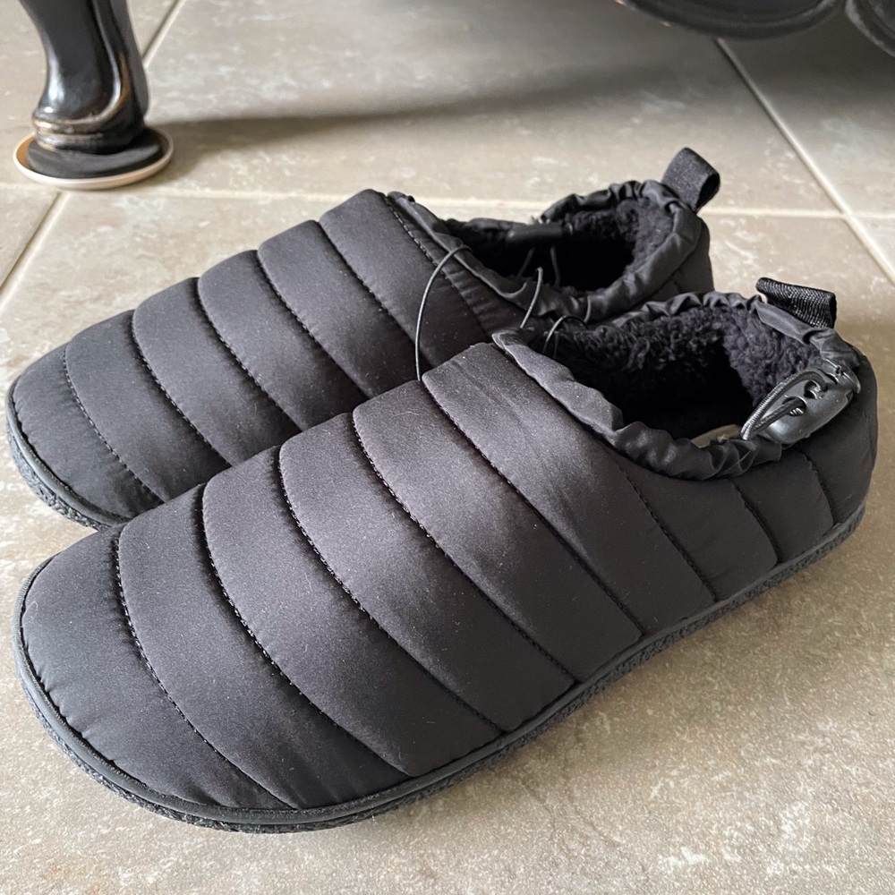 Men’s Black Eddie Bauer Sierra Slippers, New, never worn